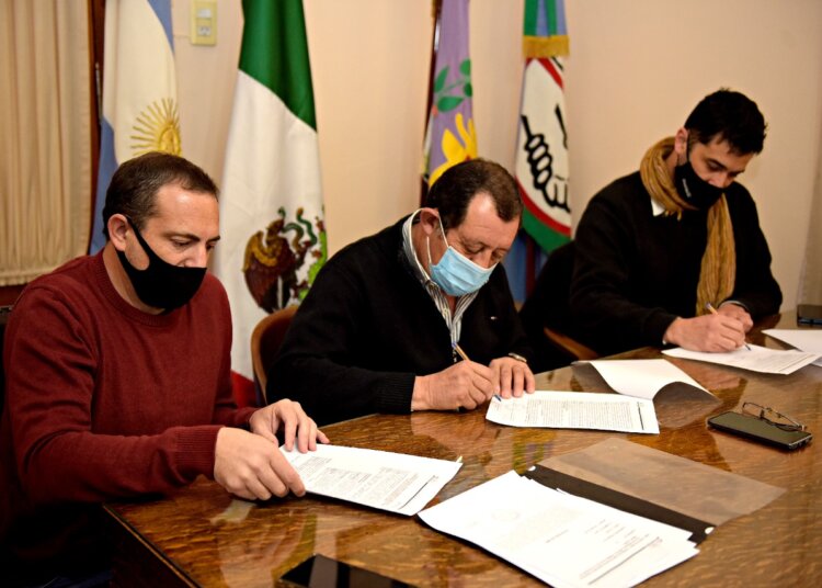 El Intendente Municipal firmó el contrato para construir la Sala de Gimnasia Artística en el polideportivo municipal “Gabriel Atilio Solís”