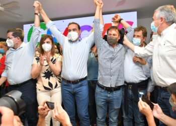 A dos semanas de las PASO, Juntos por el Cambio se anotó un triunfo aplastante en Corrientes y sembró más incertidumbre en el Frente de Todos