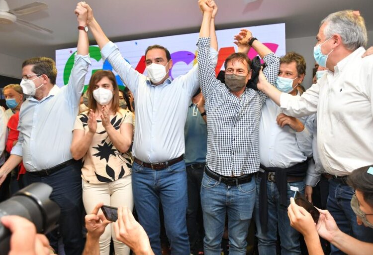 A dos semanas de las PASO, Juntos por el Cambio se anotó un triunfo aplastante en Corrientes y sembró más incertidumbre en el Frente de Todos