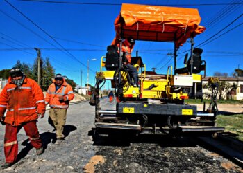 Con una inversión cercana a los 42 millones de pesos, comenzó la obra de asfalto
