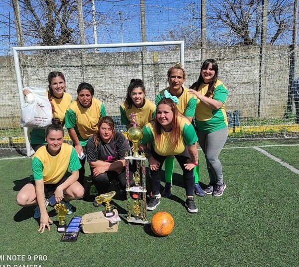 En una gran final Las Divinas derrotaron a Tuerkitas 5 a 4