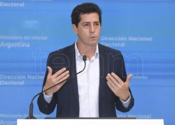 Ministros y otros funcionarios pusieron su renuncia a disposición del Presidente