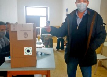 Silvio Sanso votó en el Colegio Inmaculada Concepción a media mañana