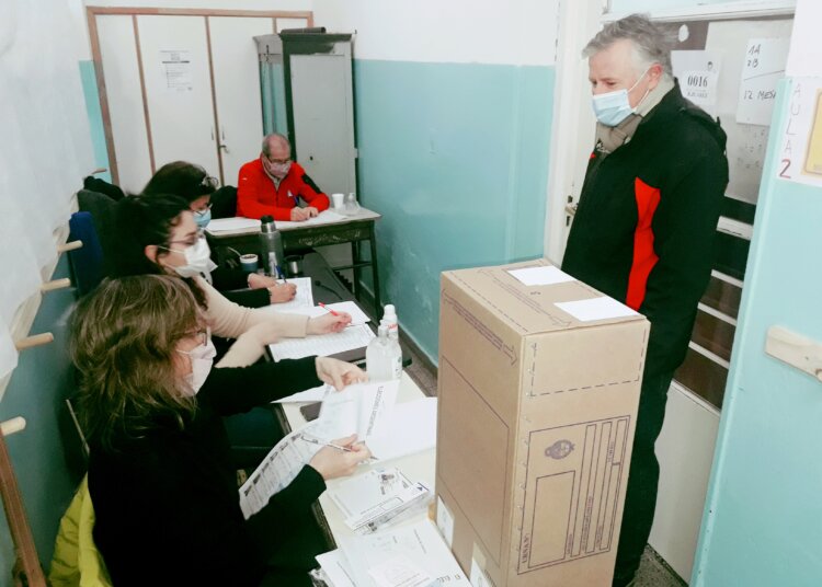 Votó Luis Fortelli pre-candidato de Juntos