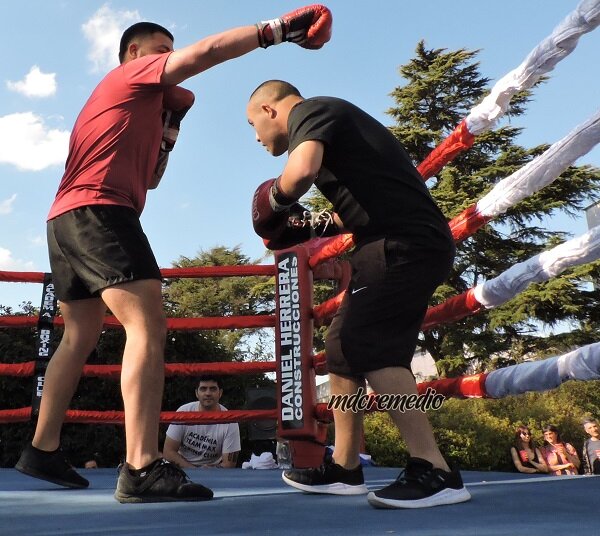 “El Terrible” Del Biaggio noqueó a su rival en el primer round. Gran pelea de Pérez sobre Córdoba.   