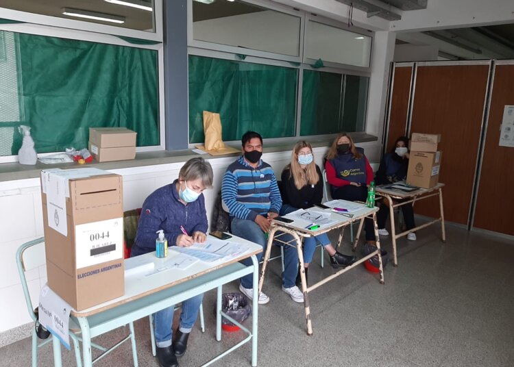La Escuela secundaria 3 abrió sus puertas 8:30