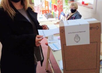 Lorena Villalón emitiò su voto en Barker