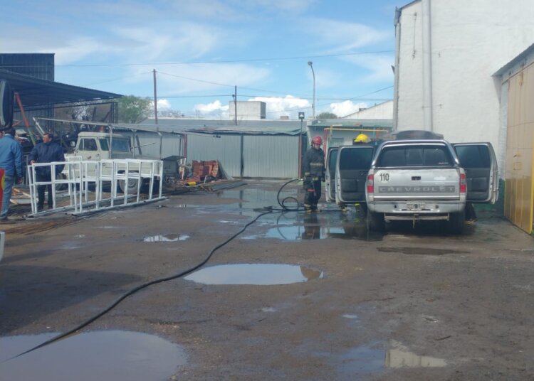 Se incendió una camioneta en el corralón municipal