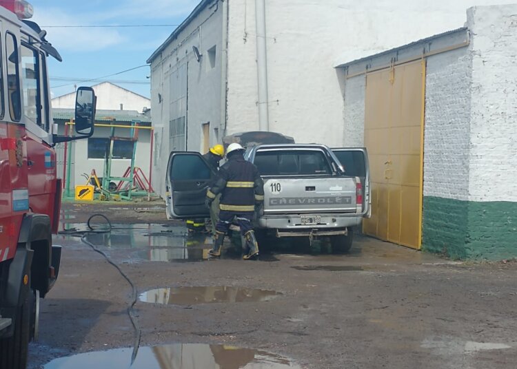 Se incendió una camioneta en el corralón municipal