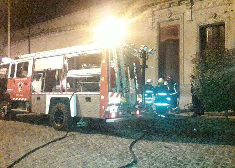 Se produjo un incendio en una casa céntrica que se encuentra deshabitada