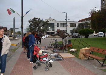 Juárez comenzó a celebrar su cumpleaños: Variedad de stand y espectáculos en el escenario
