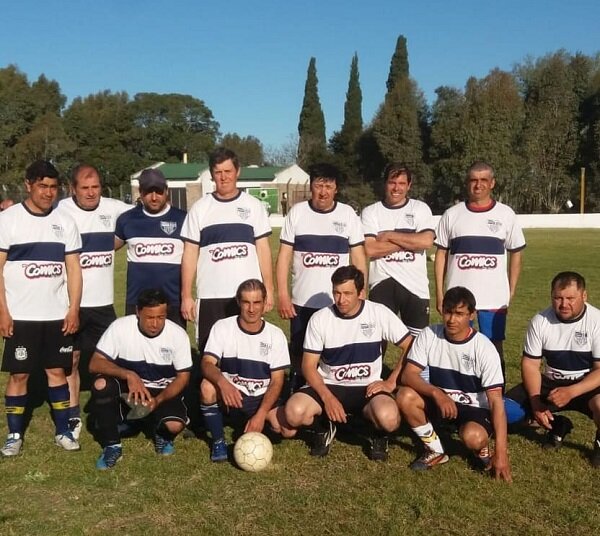 Comenzó el Torneo de Fútbol Senior F8 en el country de Alumni