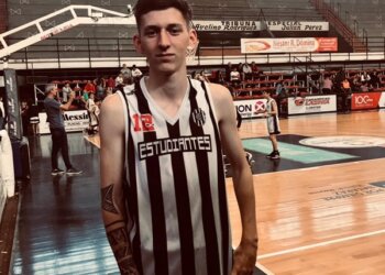 El juarense Enzo Barrientos debutó oficialmente para Estudiantes de Olavarría