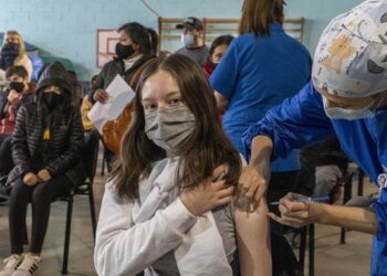 Avanza la vacunación de niños y adolescentes de entre 12 y 17 años en todo el país