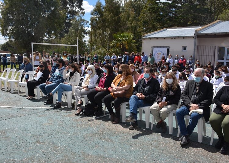 Fue entregado un subsidio a la Escuela de Coronel R. Bunge
