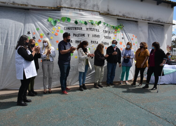 Fue entregado un subsidio a la Escuela de Coronel R. Bunge