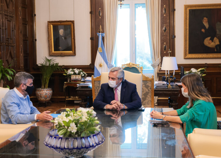 Se unifica el pago de la tarjeta alimentar con la asignación universal por hijo