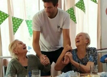 Del Potro visitó a los abuelos de la Residencia Los Nogales de Tandil