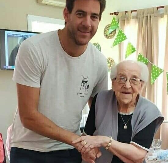 Del Potro visitó a los abuelos de la Residencia Los Nogales de Tandil