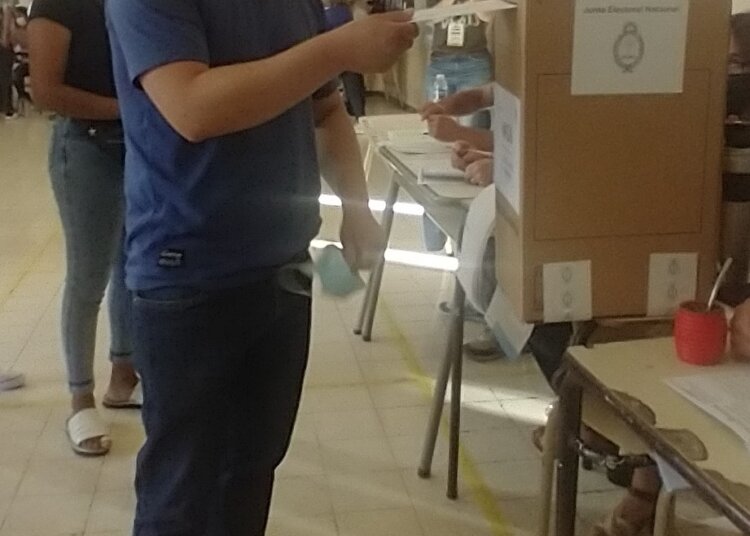Sobre el cierre de jornada electoral votó el intendente Marini