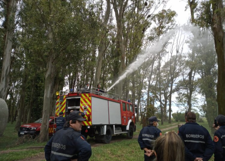Bomberos Voluntarios se capacita en incendios forestales