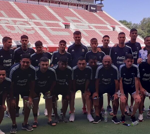 Nicolás Binderup y Alex Rivada concentraron con Los Halcones en Ezeiza