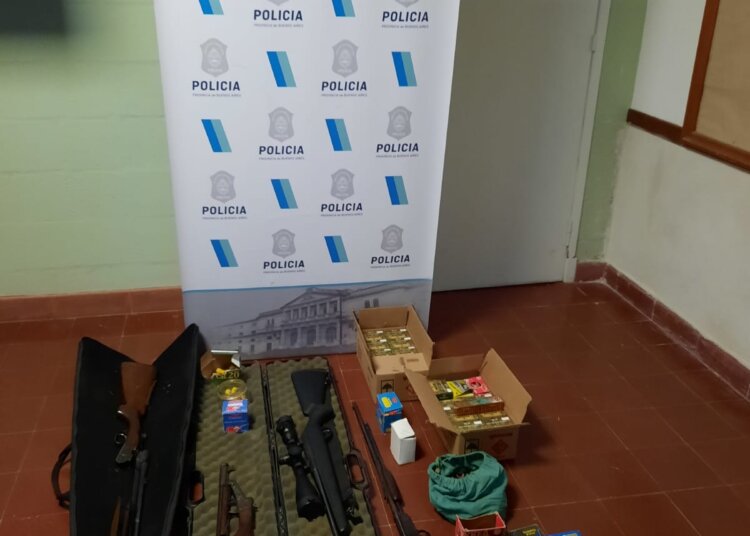 Secuestran diversas armas en allanamiento en Villa Cacique