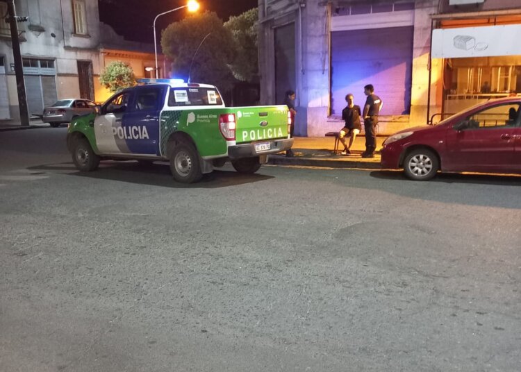 Un sujeto presumiblemente alcoholizado rompió un vidrio en local céntrico