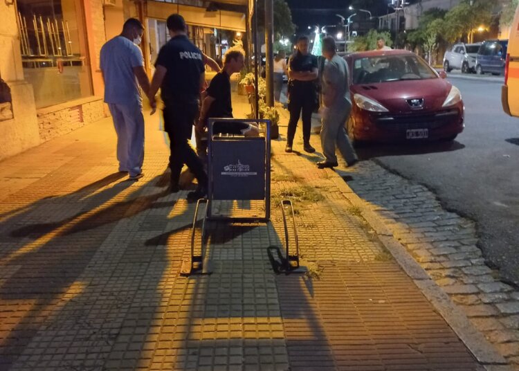 Un sujeto presumiblemente alcoholizado rompió un vidrio en local céntrico