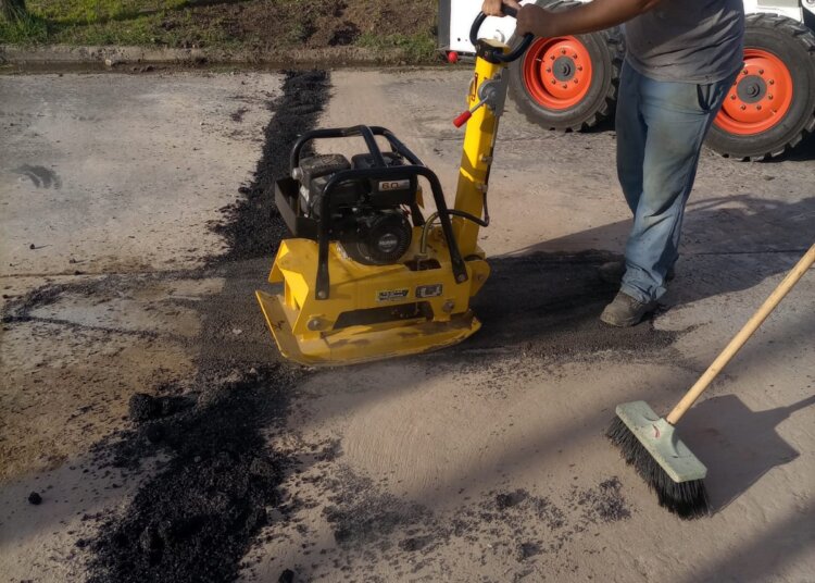 Continúan los trabajos de bacheo en distintos sectores de la ciudad