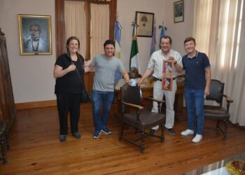 Finalizando el año el Intendente Julio Marini recibió presentes de instituciones locales y vecinos