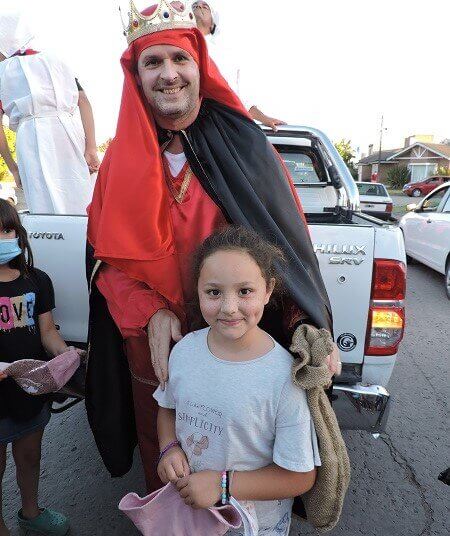 Los Reyes Magos obsequiaron caramelos en los barrios juarenses