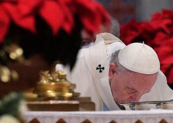 En su primera misa del año, Francisco convocó a «proteger a las mujeres»