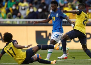 Ecuador lo empató ante Brasil, en un partido polémico y con el VAR de protagonista