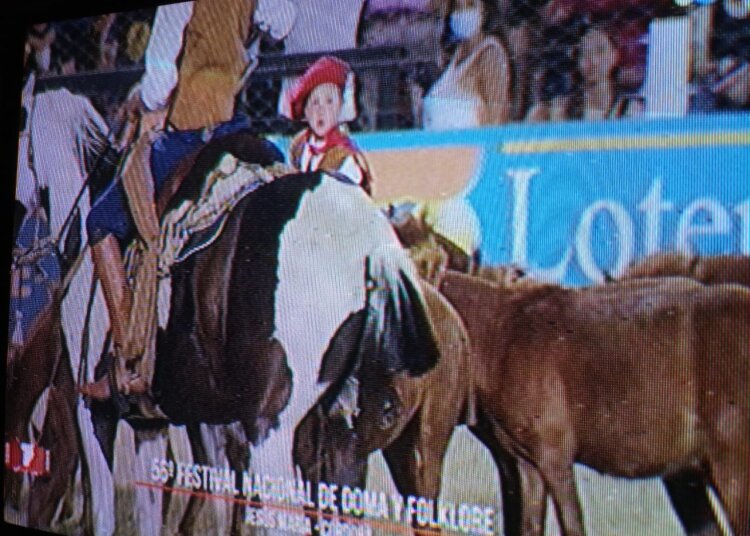 Severiano Larralde de 4 años con sus Alazanes se presentó en el campo de Jesús María