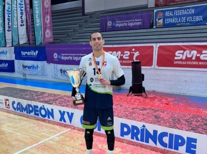 Juan Simón Villarruel campeón de la Copa Príncipe con Textil Santanderina