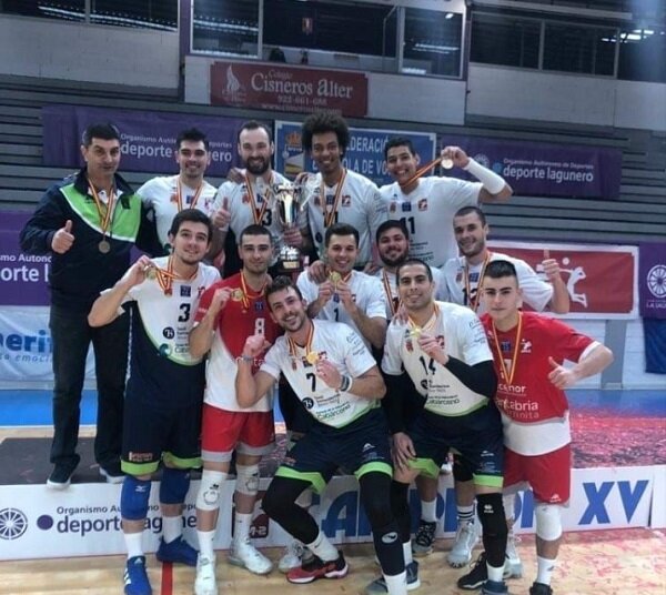 Juan Simón Villarruel campeón de la Copa Príncipe con Textil Santanderina