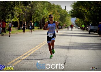 Se realizará el Asics Triatlón Series de Azul