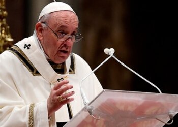 Francisco: «La gente común paga sobre la propia piel la locura de la guerra»