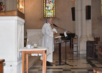Hoy se celebrará misa en el templo parroquial a las 10.30 y a las 20 hs.