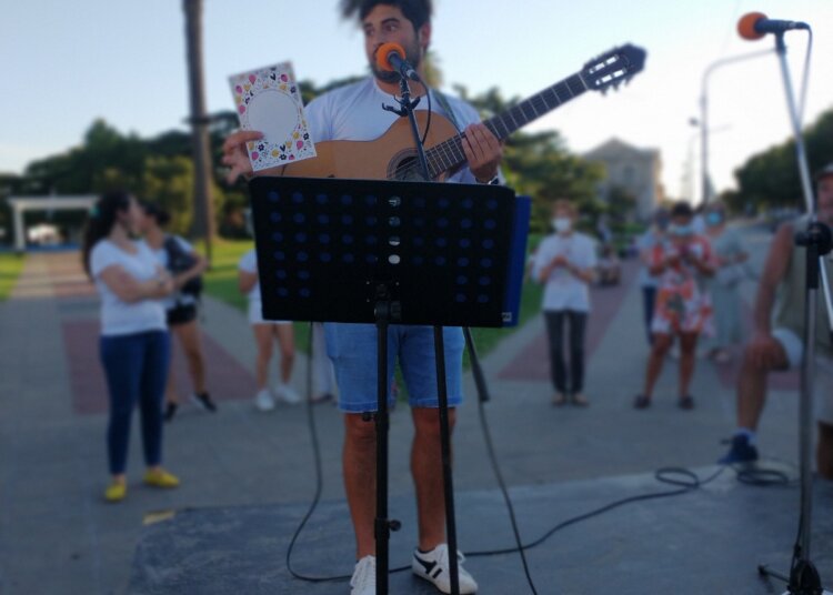 «Jano» convocó a gran cantidad de personas en la plaza céntrica