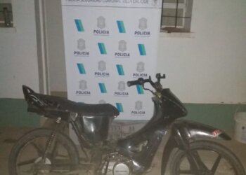Secuestro de una motocicleta en Barker