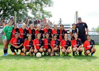 Con gran marco de público las chicas de Juarense recibieron a Platense de Laprida