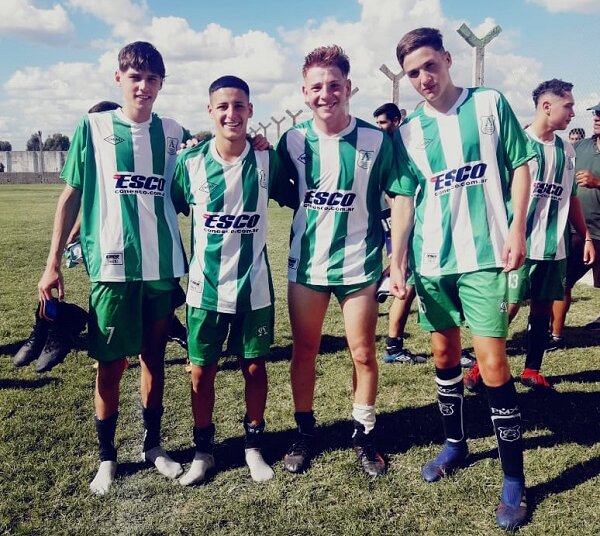 Argentino goleó a Excursionistas con goles de Fournier, Zambón, Riganti y Aladro