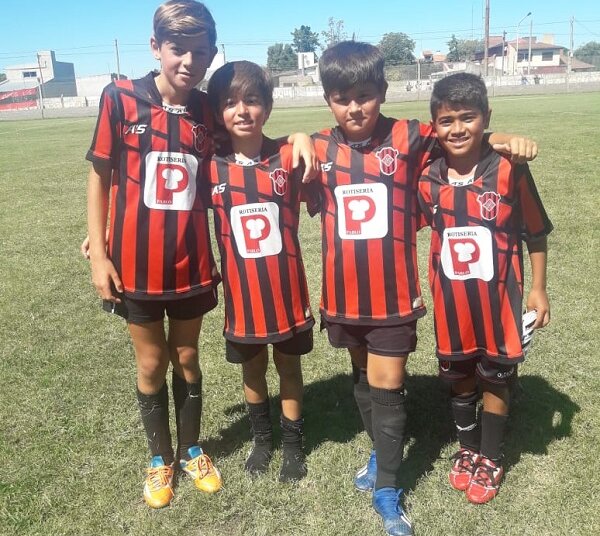 Infantil: Juarense ganó en sus cuatro categorías en el inicio de la URD