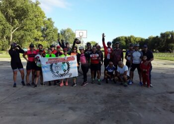 Más de veinte ciclistas participaron de la Vuelta a Las Lomas