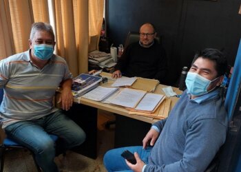 Apertura de sobres para la construcción de un galpón en Barker
