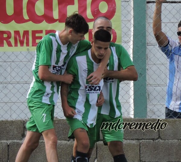 Argentino goleó a Excursionistas con goles de Fournier, Zambón, Riganti y Aladro