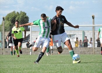 Argentino goleó a Excursionistas con goles de Fournier, Zambón, Riganti y Aladro