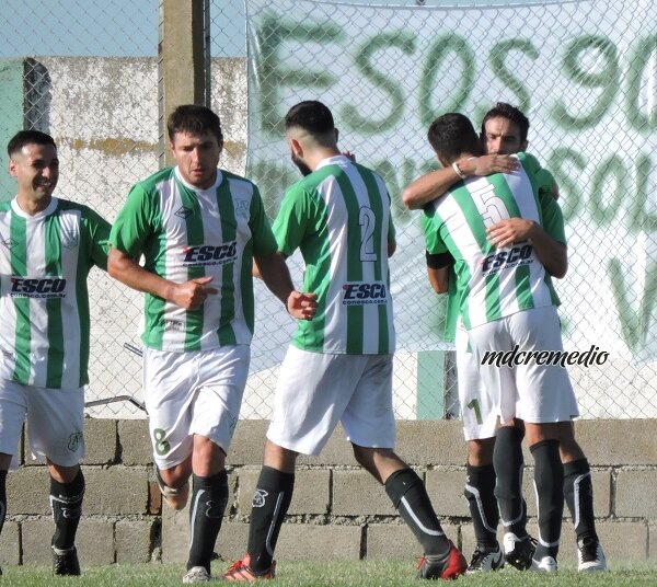 Argentino goleó a Excursionistas con goles de Fournier, Zambón, Riganti y Aladro